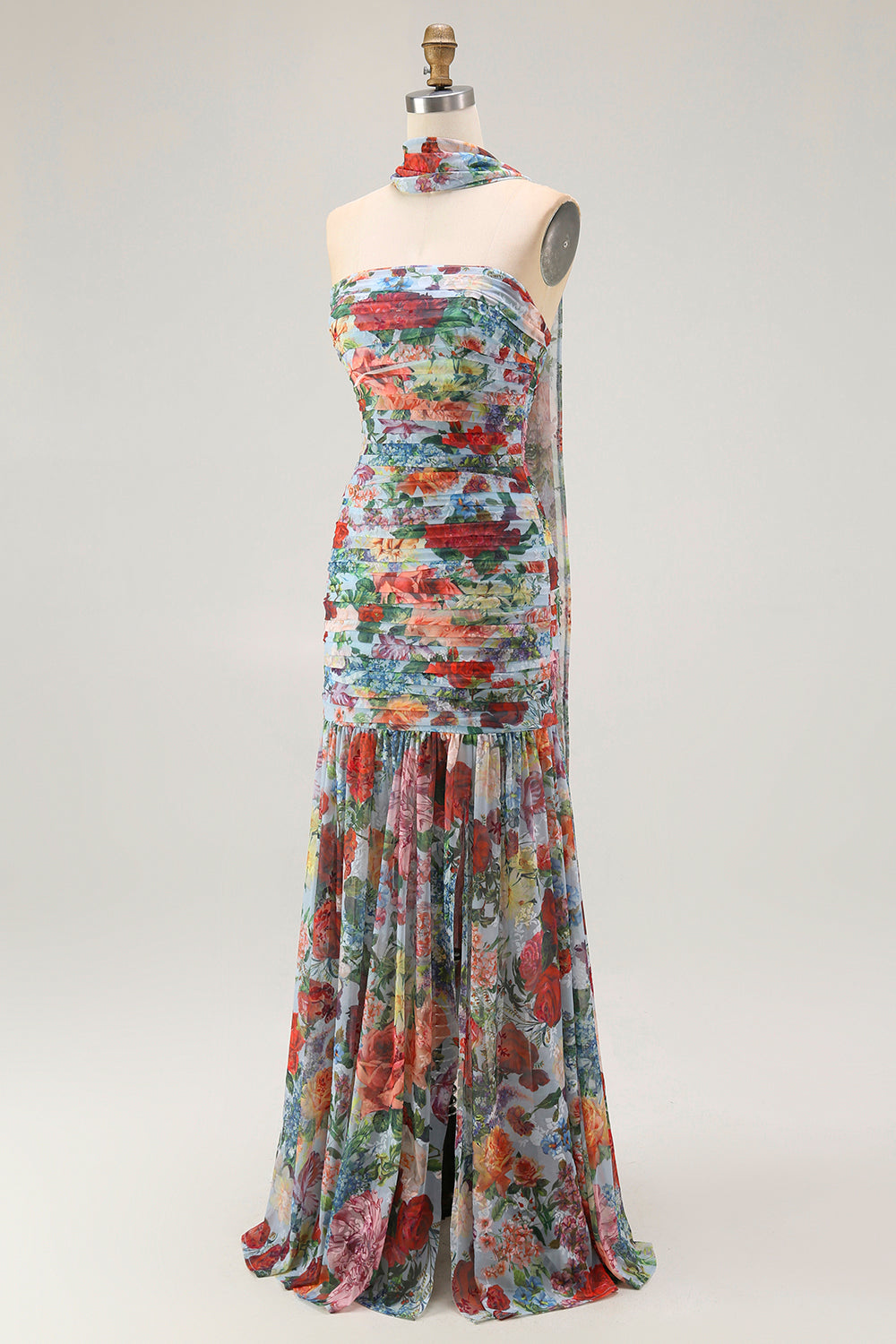 Bufanda de cuello de flor roja azul sin tirantes Vestido de invitada de boda fruncido con abertura