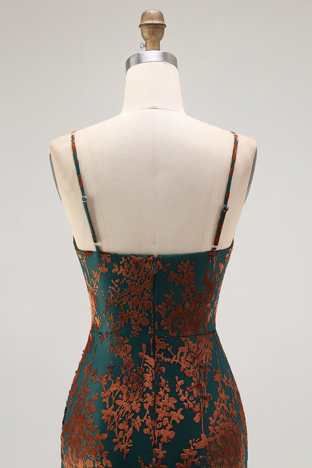 Vestido maxi de terciopelo con tirantes finos verde oscuro y abertura