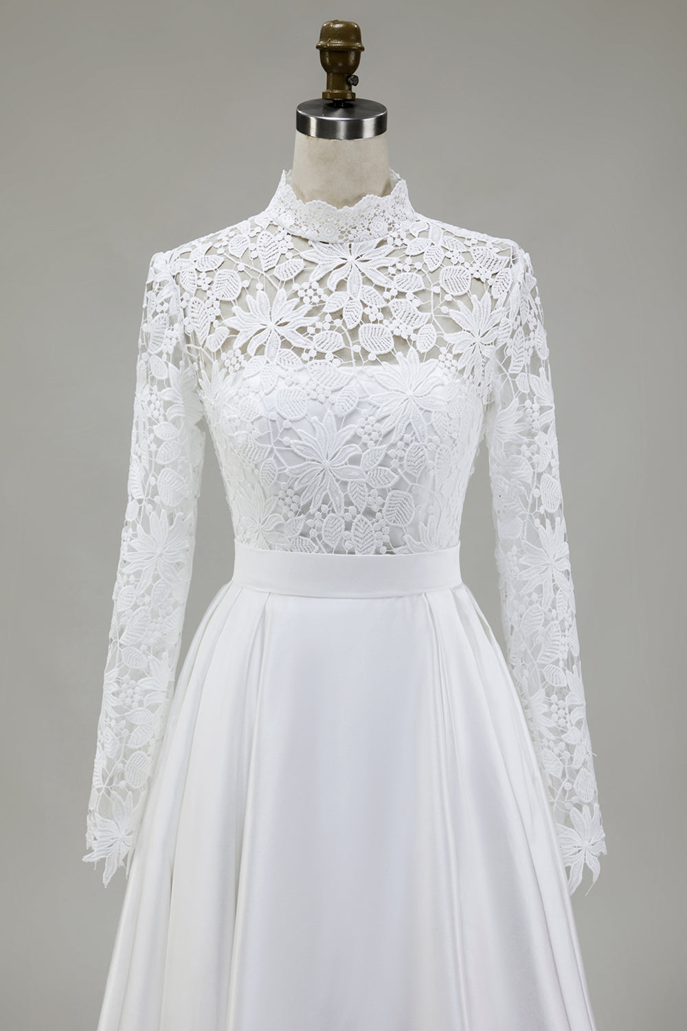 Marfil Vestido de novia de satén de cuello alto con encaje