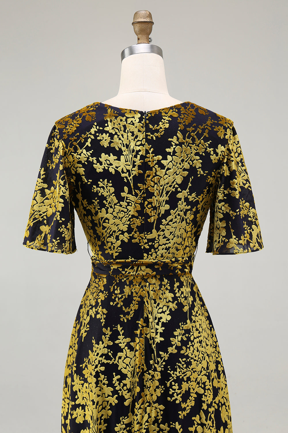 Vestido de fiesta largo de terciopelo quemado verde oscuro con mangas cortas