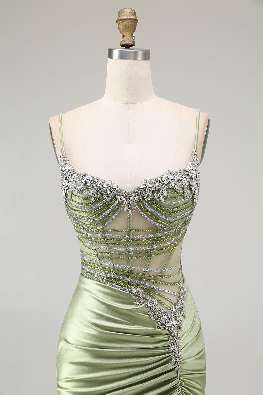 Vestido de fiesta de satén fruncido con corsé de sirena verde con abertura