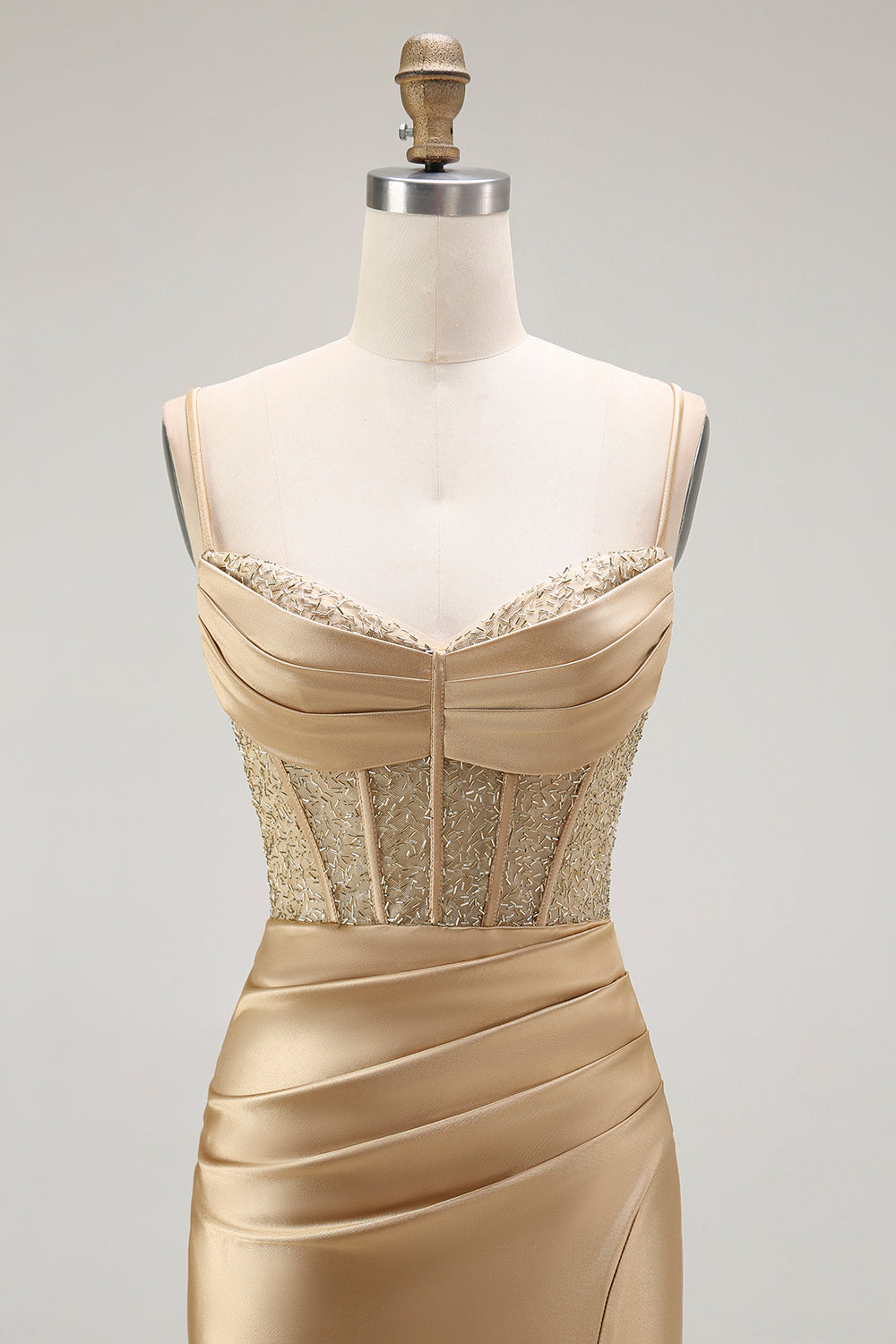 Vestido largo de fiesta plisado con tirantes finos de sirena dorada con abertura