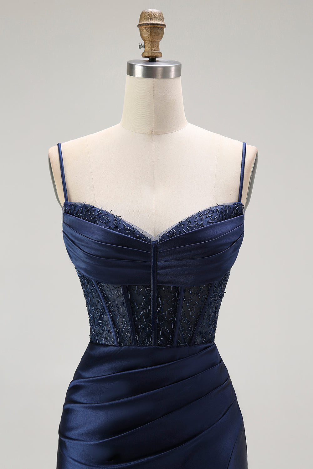 Vestido largo de fiesta plisado con tirantes finos de sirena dorada con abertura
