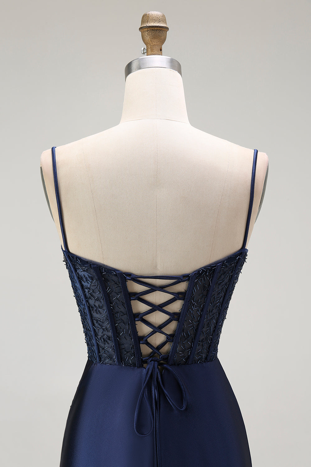 Vestido largo de fiesta plisado con tirantes finos de sirena dorada con abertura