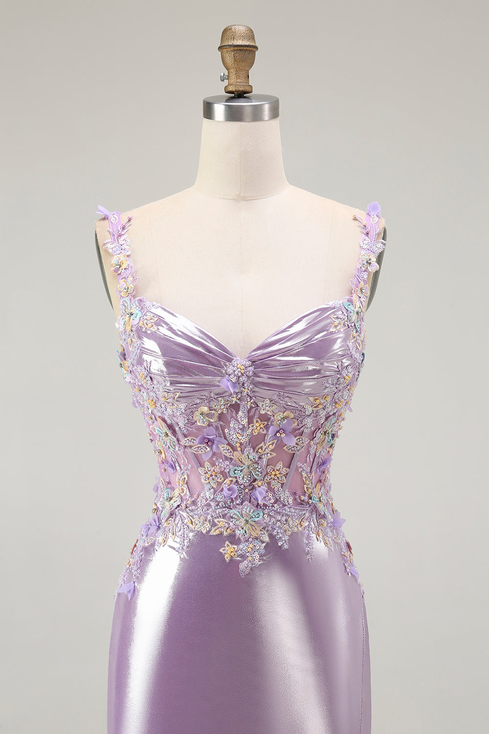 Vestido largo de fiesta con tirantes finos de sirena lila con cuentas y aberturas