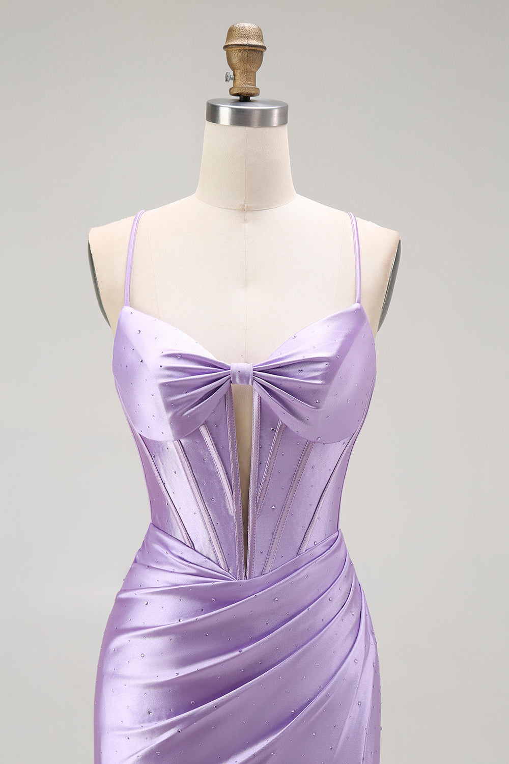 Vestido largo de fiesta con corsé de tirantes finos de sirena morada con cuentas y abertura