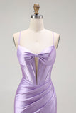 Vestido largo de fiesta con corsé de tirantes finos de sirena morada con cuentas y abertura