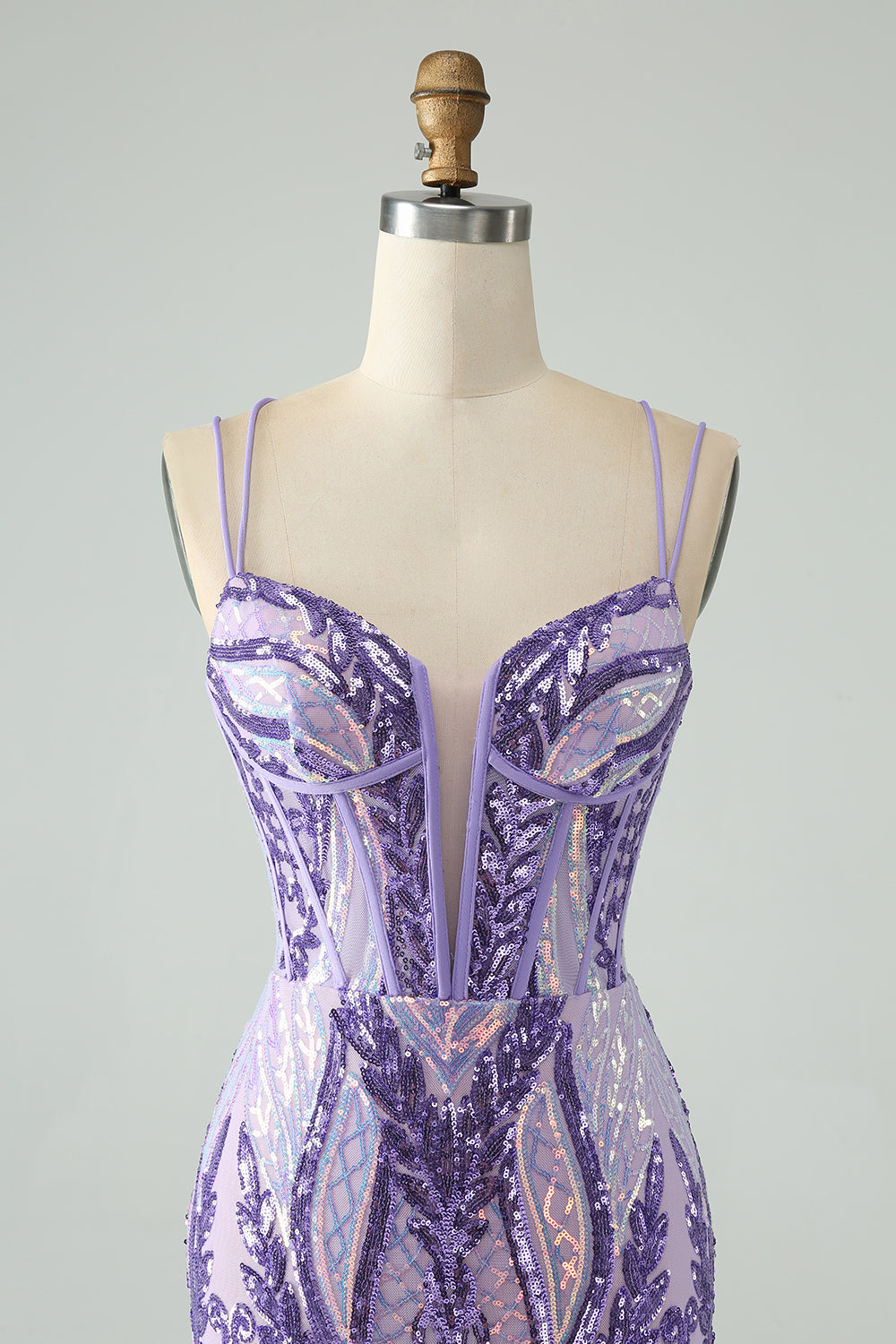 Vestido de cóctel con corsé y tirantes finos de color morado oscuro brillante con lentejuelas