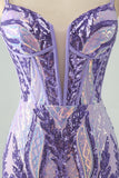 Vestido de cóctel con corsé y tirantes finos de color morado oscuro brillante con lentejuelas