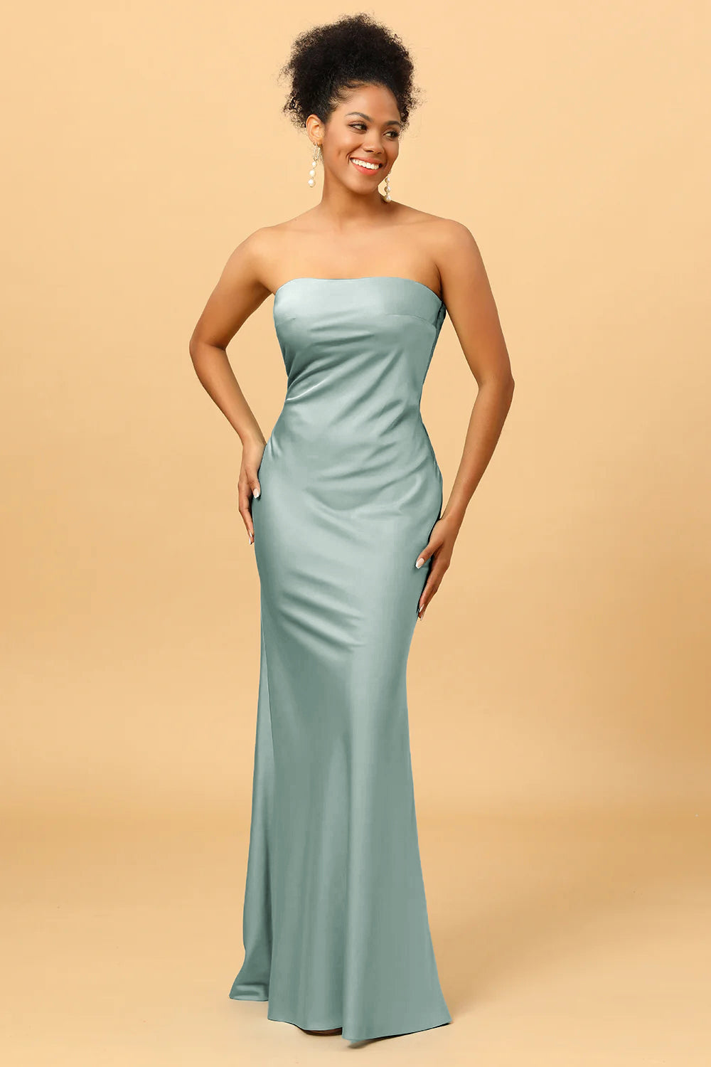 Vestido de dama de honor de sirena satén azul gris