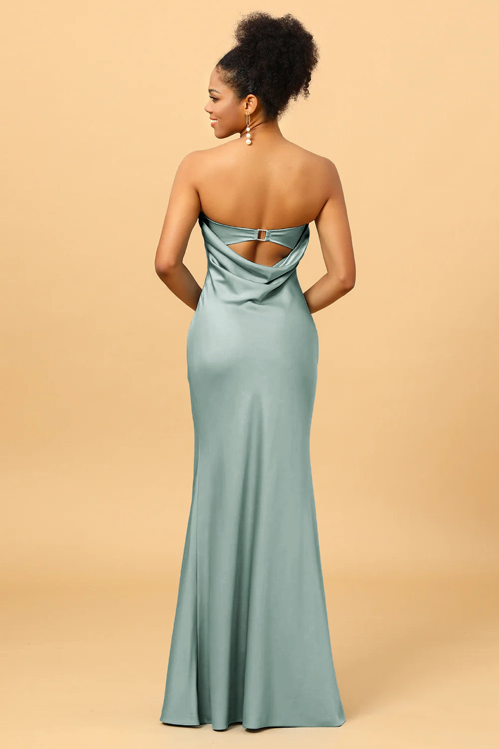 Vestido de dama de honor de sirena satén azul gris