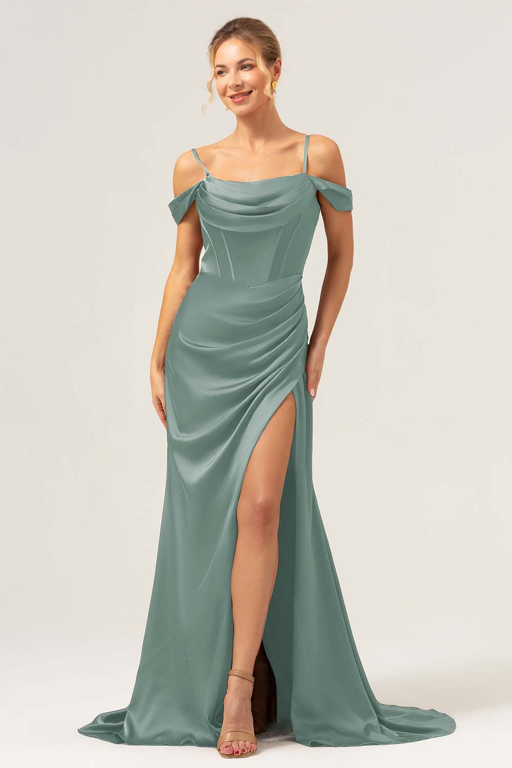 Vestido largo de dama de honor con corsé fruncido de hombro frío de sirena de café con abertura