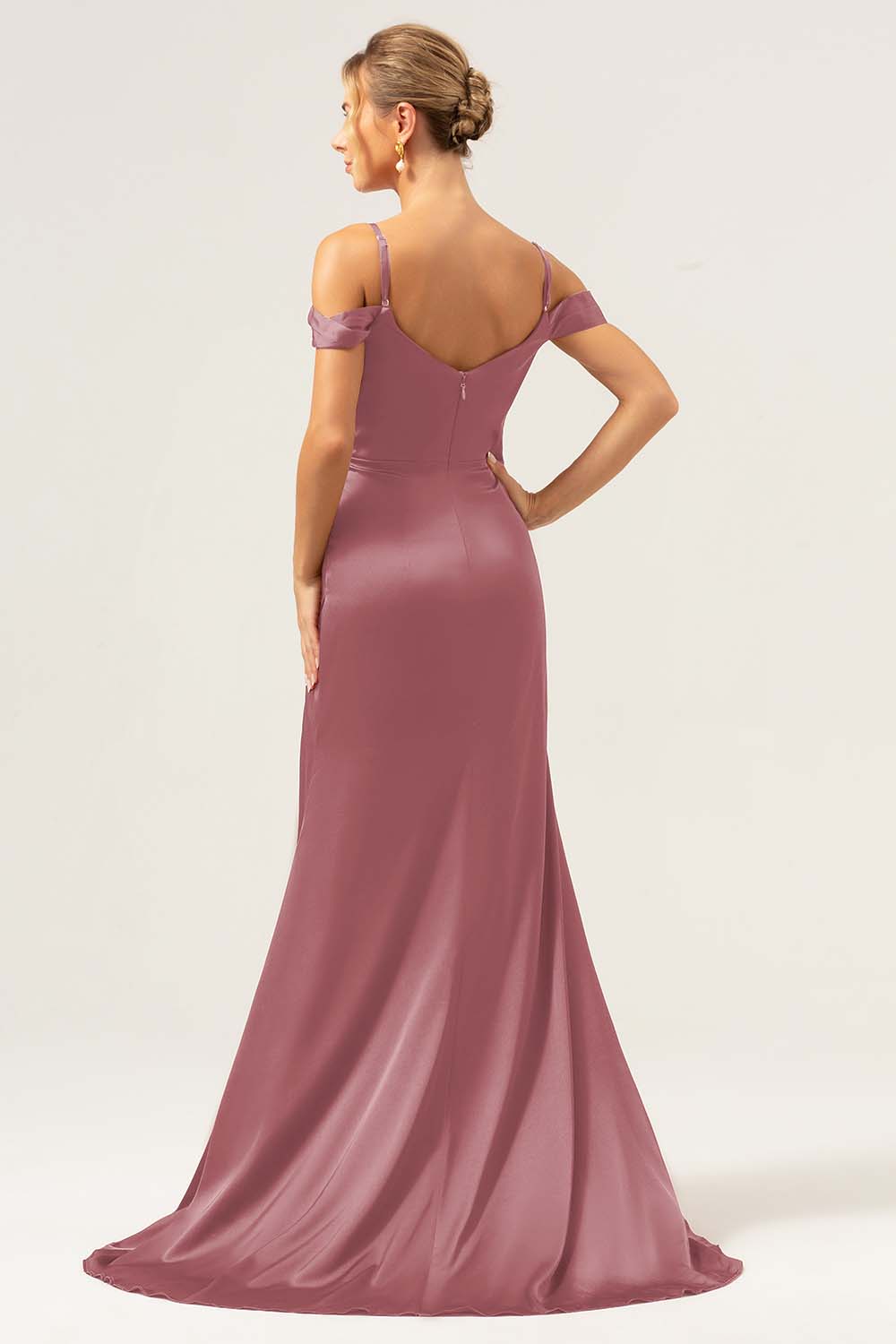 Vestido largo de dama de honor con corsé fruncido de hombro frío de sirena de café con abertura