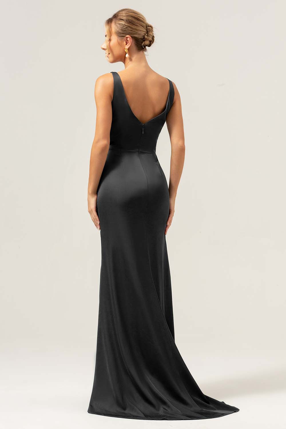 Vaina verde oscuro con escote en V Vestido de dama de honor fruncido alto-bajo con abertura