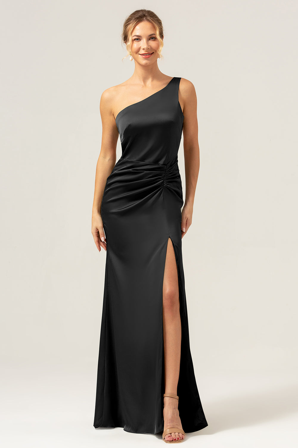 Vestido de dama de honor largo de satén sin espalda de sirena verde oliva de un hombro