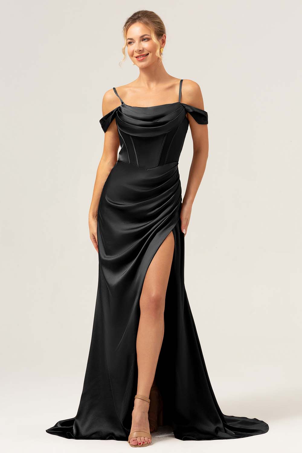 Vestido largo de dama de honor con corsé fruncido de hombro frío de sirena de café con abertura