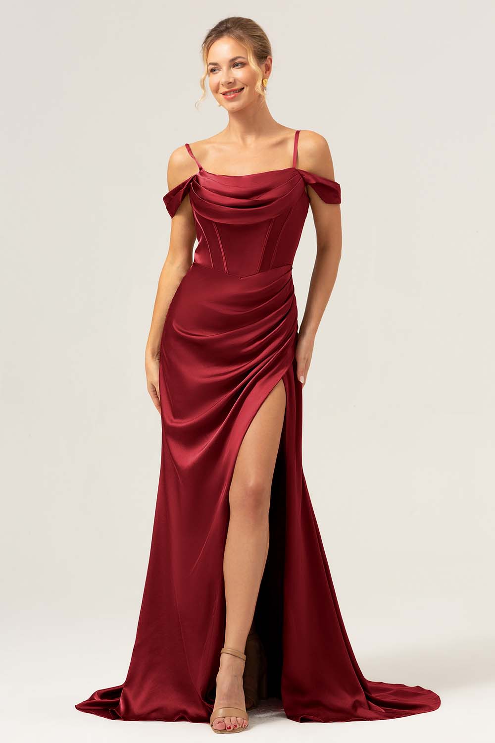 Vestido largo de dama de honor con corsé fruncido de hombro frío de sirena de café con abertura
