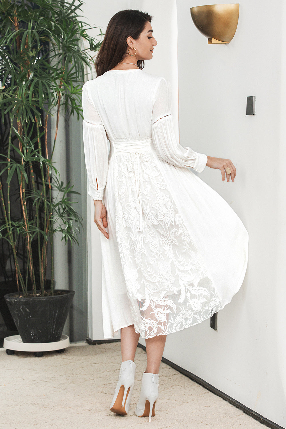 Vestido de fiesta de compromiso boho blanco de manga larga con encaje