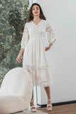 Vestido blanco de encaje largo con mangas largas