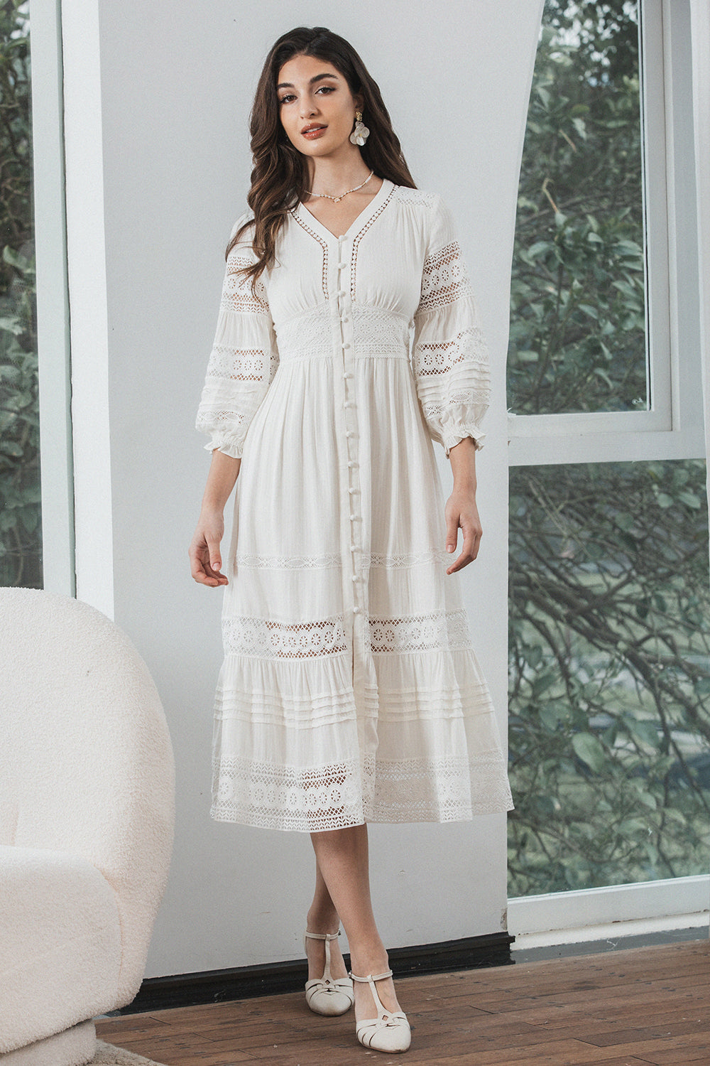 Vestido blanco de encaje largo con mangas largas