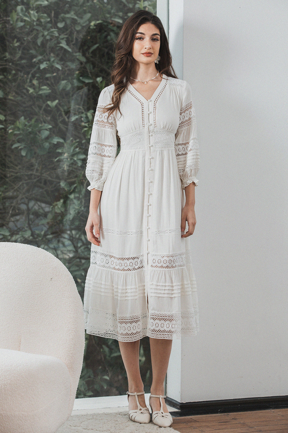 Vestido blanco de encaje largo con mangas largas