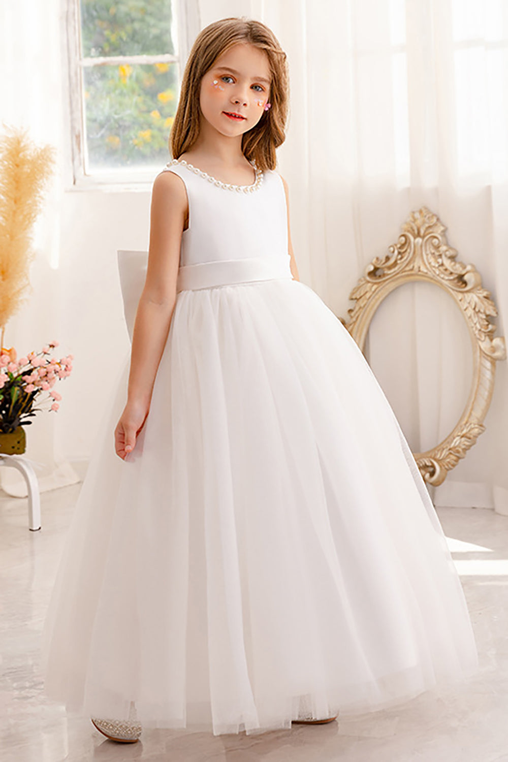 Vestido blanco de niña de flores Bowknot sin mangas de una línea con perlas
