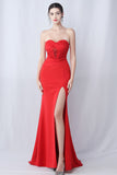 Vestido formal largo de novia de sirena negra con abertura