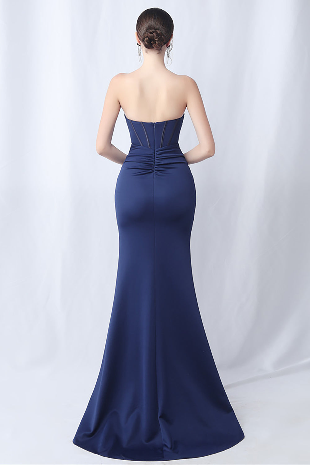 Vestido formal largo de novia de sirena negra con abertura
