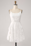 Vestido corto de graduación blanco con tirantes de espagueti de línea A