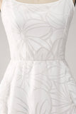 Vestido corto de graduación blanco con tirantes de espagueti de línea A