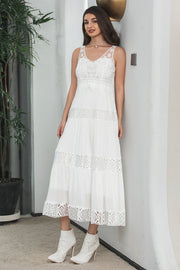 Vestido de vacaciones de playa boho blanco sin mangas de encaje simple hasta el té
