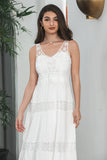 Vestido de vacaciones de playa boho blanco sin mangas de encaje simple hasta el té