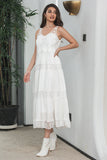 Vestido de vacaciones de playa boho blanco sin mangas de encaje simple hasta el té