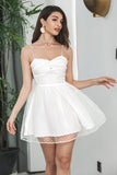 Vestido corto de graduación blanco con tirantes de espagueti de línea A