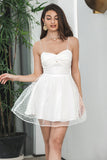 Vestido corto de graduación blanco con tirantes de espagueti de línea A