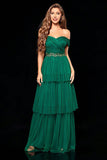 Vestido de fiesta escalonado verde oscuro con hombros descubiertos y volantes