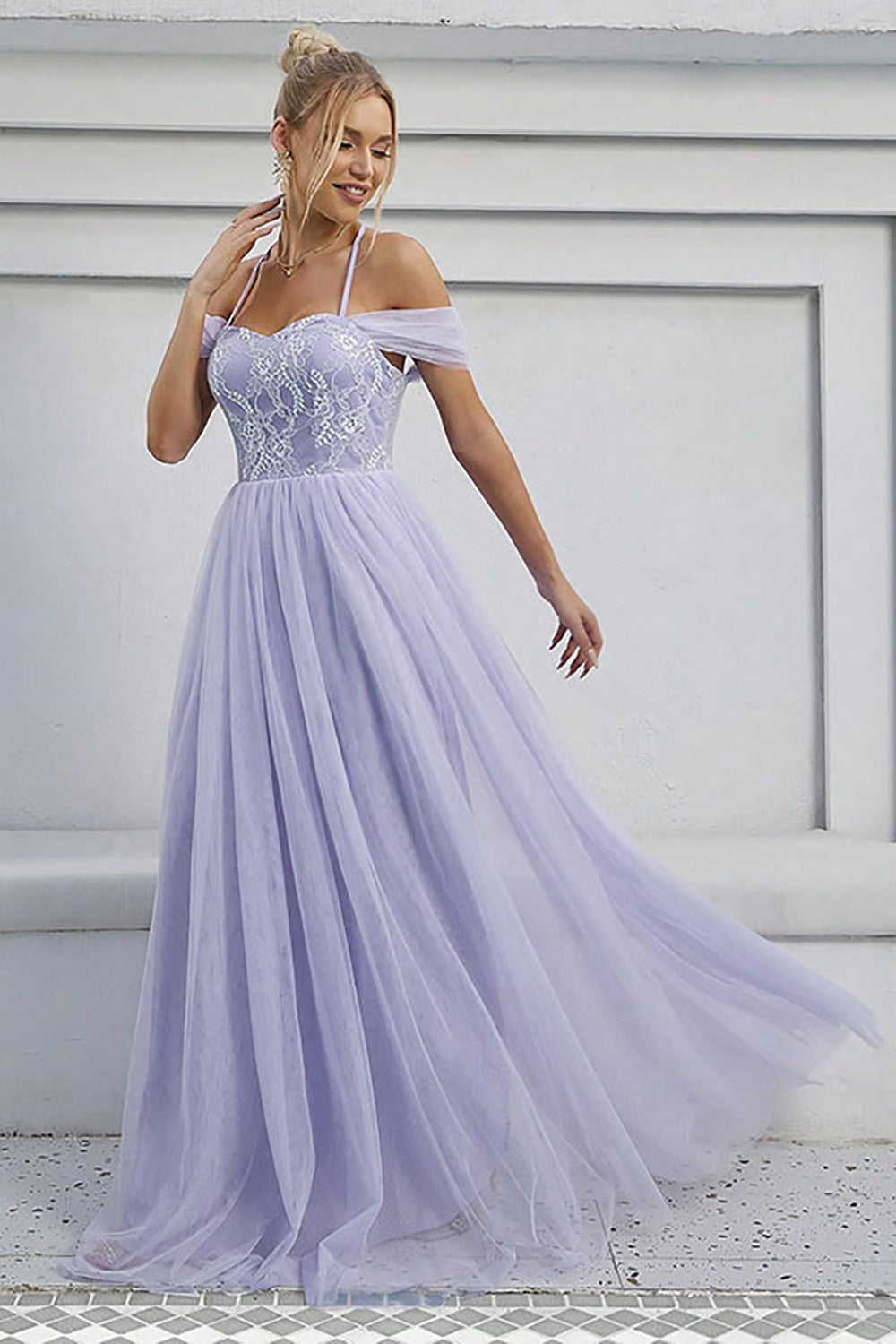 Vestido formal largo lila de tul de tul una línea