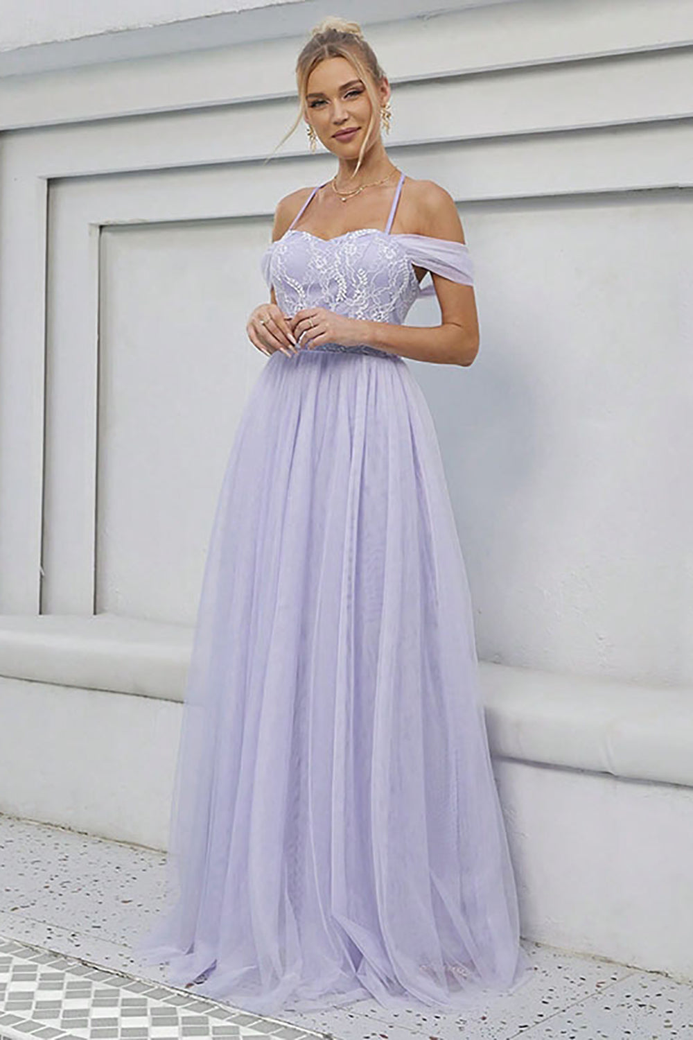 Vestido formal largo lila de tul de tul una línea
