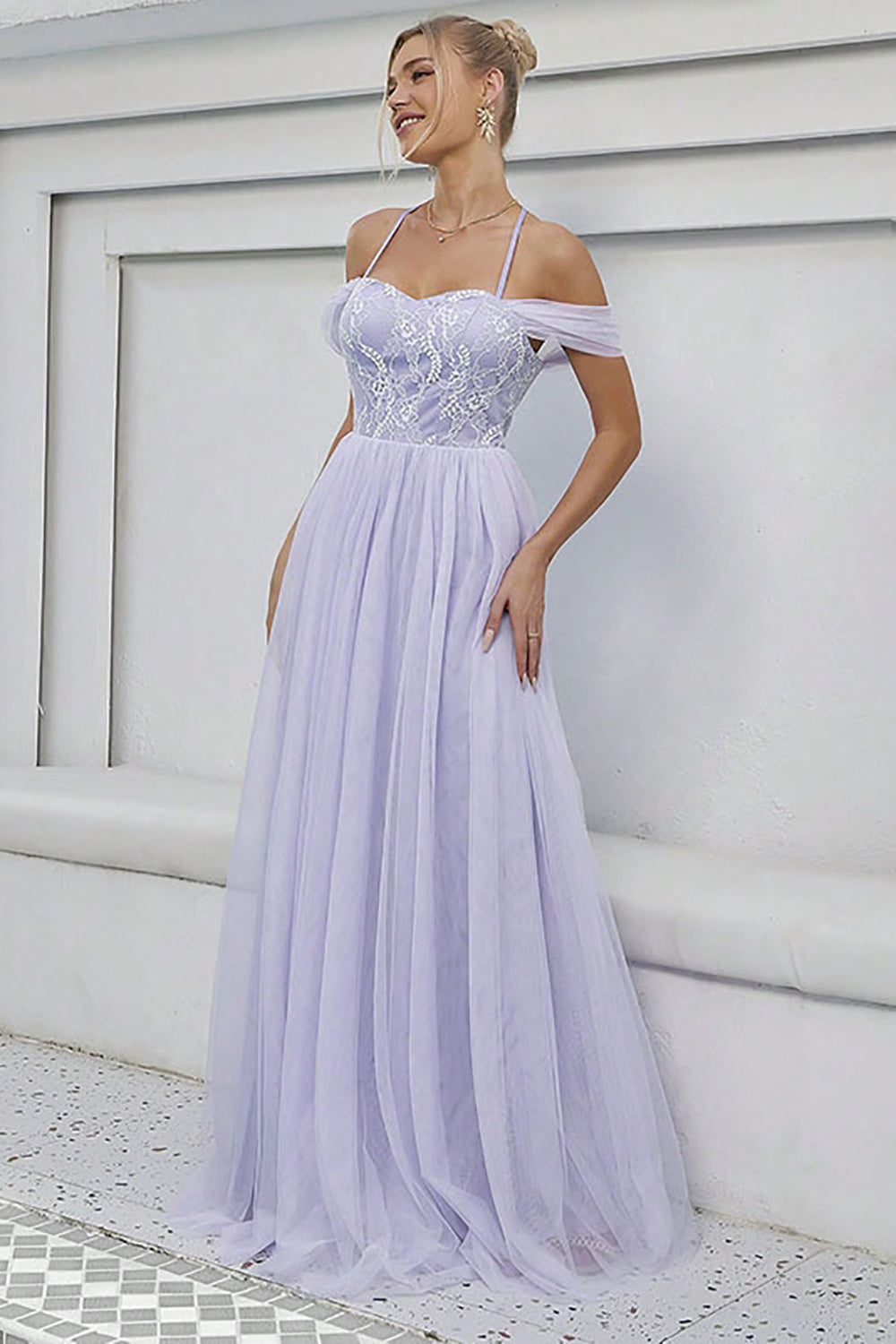 Vestido formal largo lila de tul de tul una línea