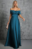Vestido formal de satén azul pavo real con hombros descubiertos