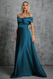 Vestido formal de satén azul pavo real con hombros descubiertos