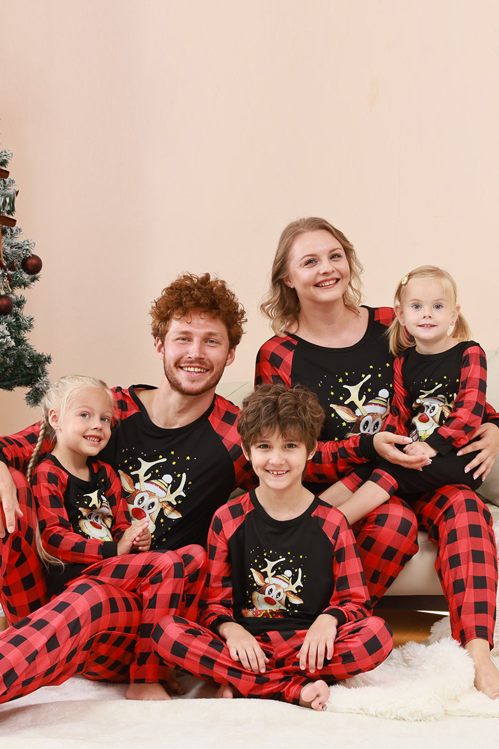 Conjunto de pijama familiar navideño con estampado de ciervo a cuadros negros y rojos