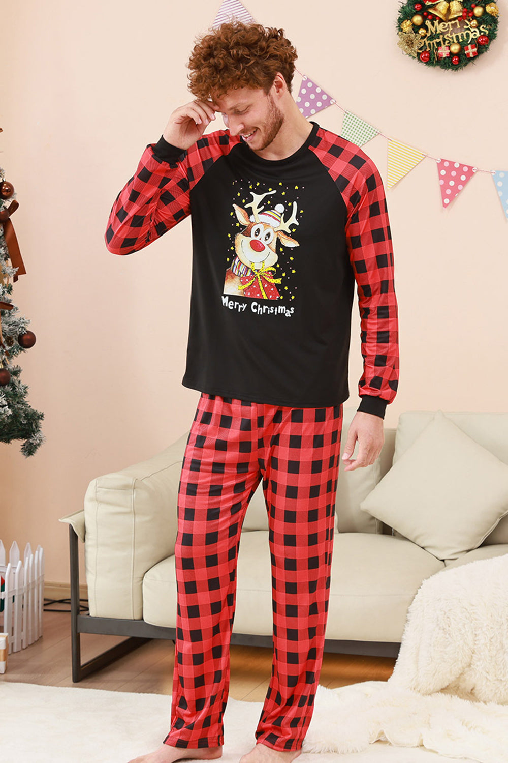 Conjunto de pijama familiar navideño con estampado de ciervo a cuadros negros y rojos