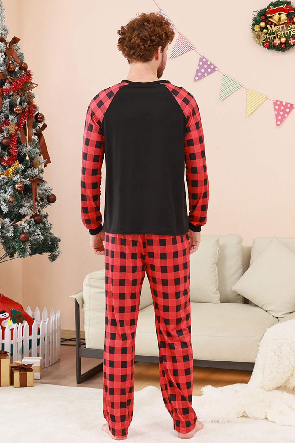 Conjunto de pijama familiar navideño con estampado de ciervo a cuadros negros y rojos