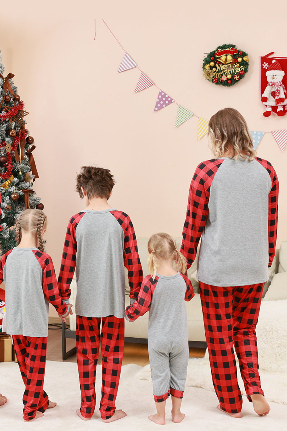 Conjunto de pijama familiar navideño con estampado de ciervo a cuadros negros y rojos