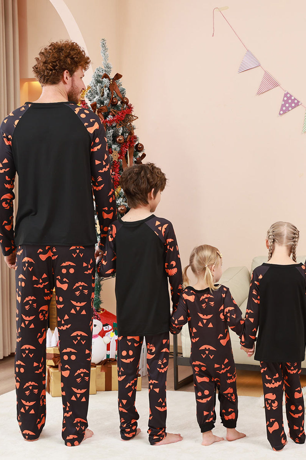 Conjunto de pijama familiar de Halloween estampado con estampado de truco o trato negro