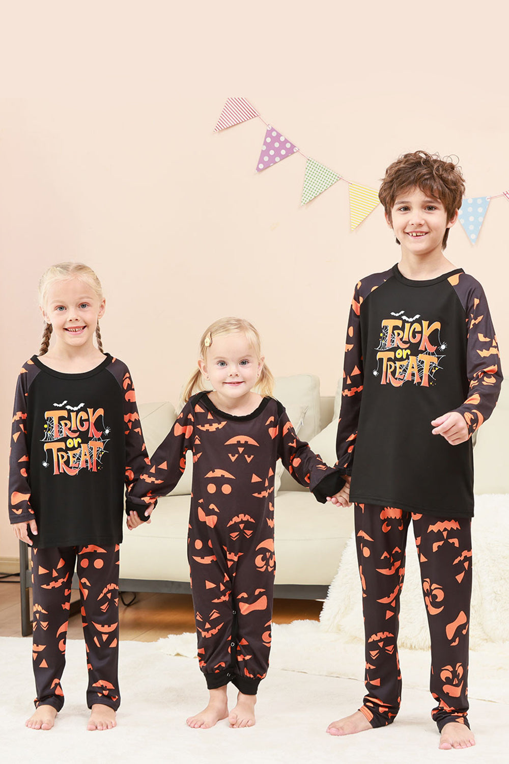 Conjunto de pijama familiar de Halloween estampado con estampado de truco o trato negro