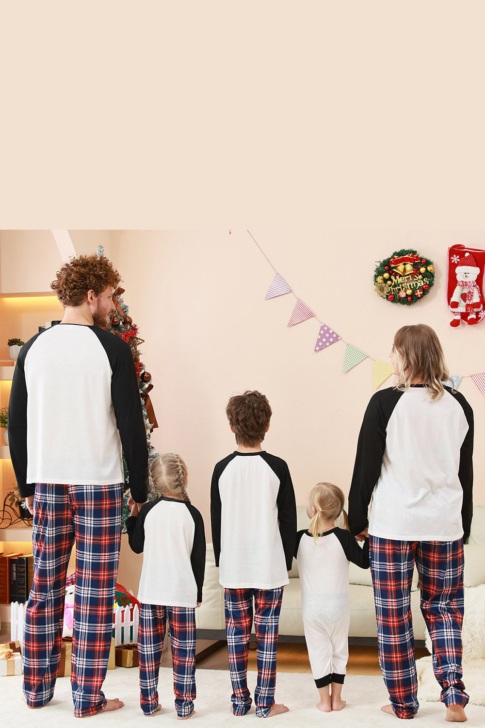 Pijama de Navidad Familiar con estampado de árbol azul negro
