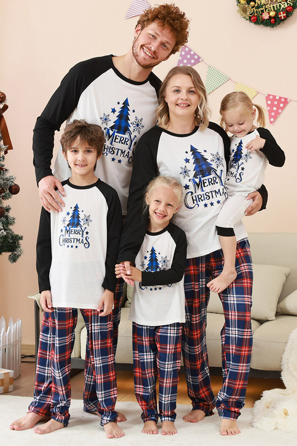 Pijama de Navidad Familiar con estampado de árbol azul negro