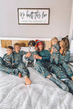 Conjunto de pijama a juego verde oscuro animal print